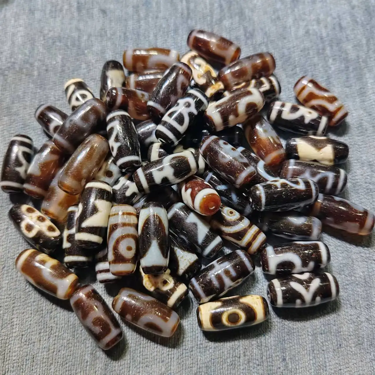 Tibetan Totem Black And White Permeating Horseshoe Pattern Weathered Agate Beads Necklace Pendant Diy Accessories