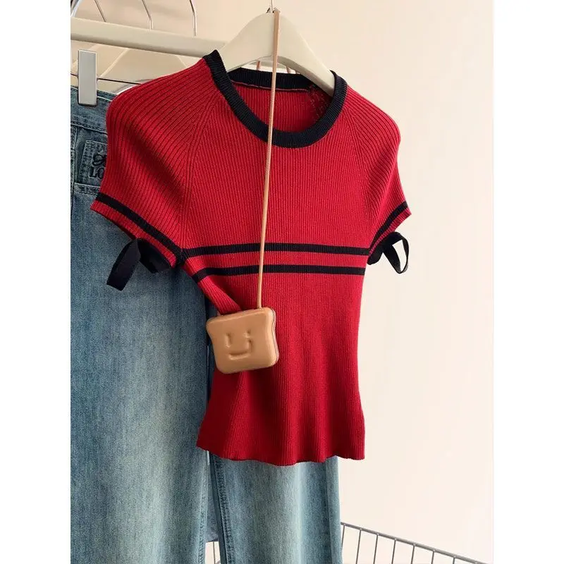 

Women's Red Striped Raglan Sleeve Ribbed Knit T-Shirt Color Block Short Sleeve Cropped Top