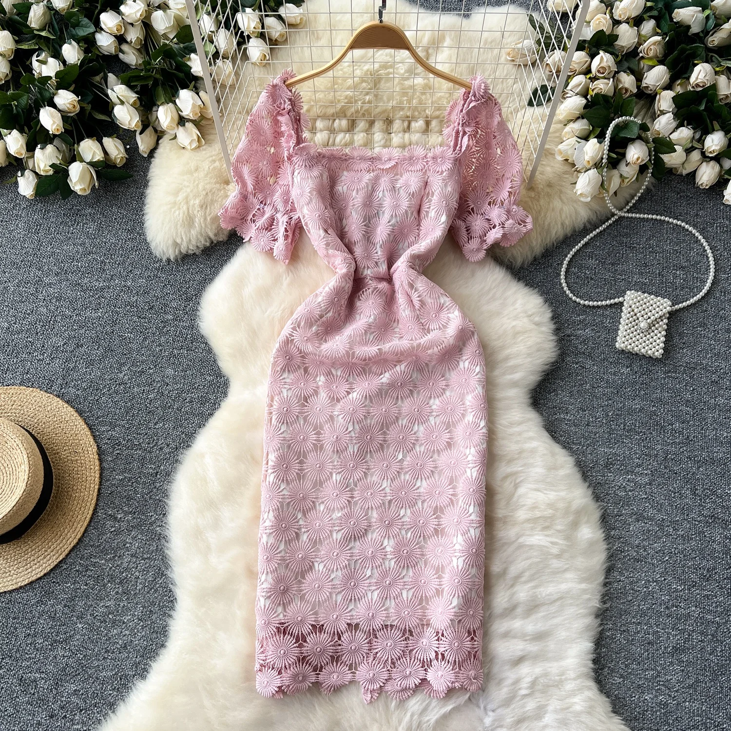 

Женское винтажное кружевное платье Clothland, ажурное офисное платье миди с коротким рукавом и разрезом, белое, черное, в стиле ретро, QD701