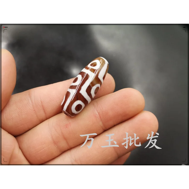 خرز عقيق Tianzhu ذو ثلاث عيون فضفاض