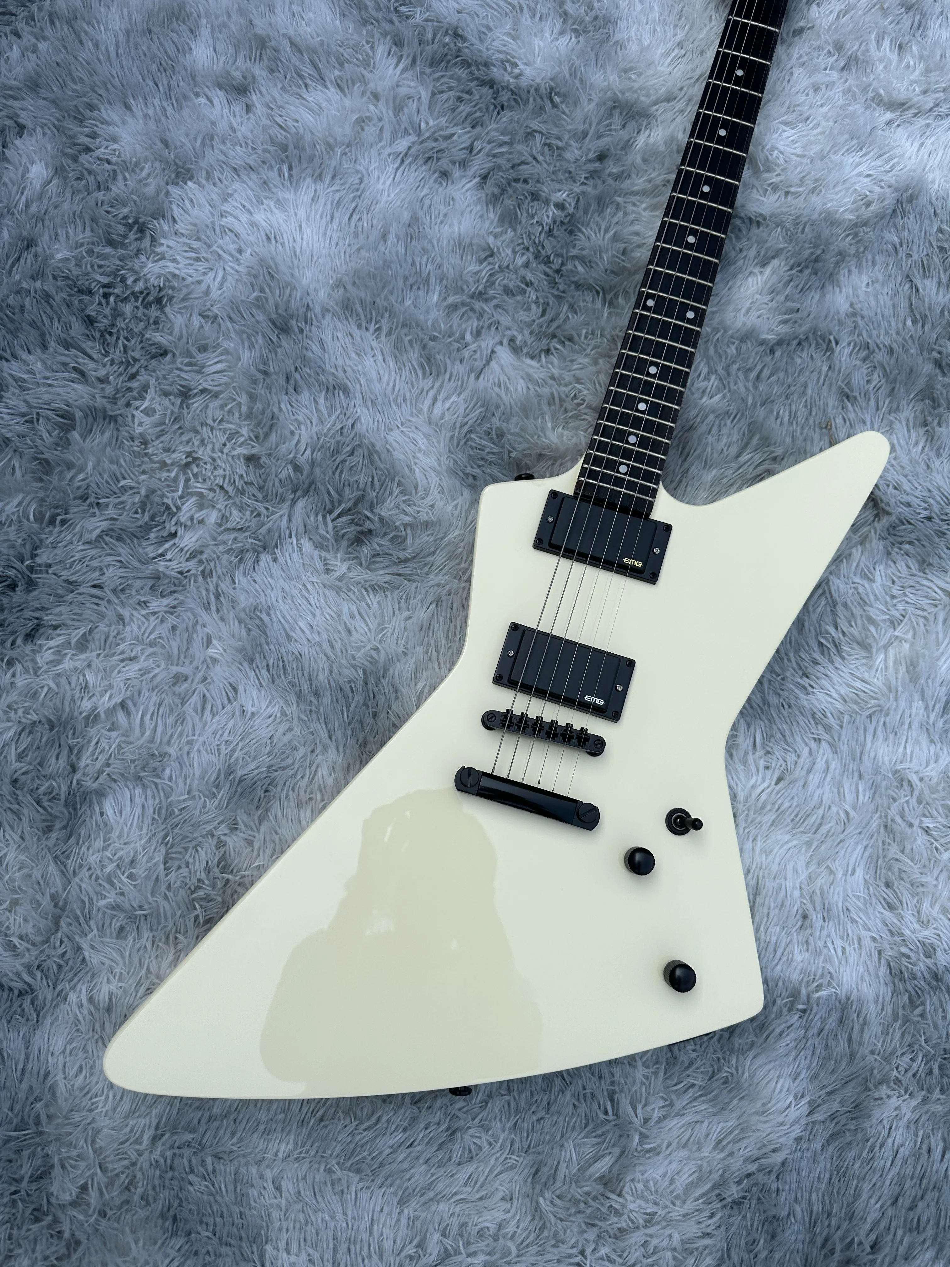 

Irregular electric guitar, cream white, EMG active pickup, white pearl inlay, in stock, lightning package