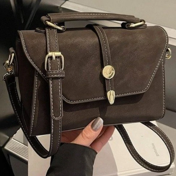 

Женская сумка-мессенджер 2025: Новинка, высококачественная, универсальная, матовая, на плечо, простой дизайн, повседневная