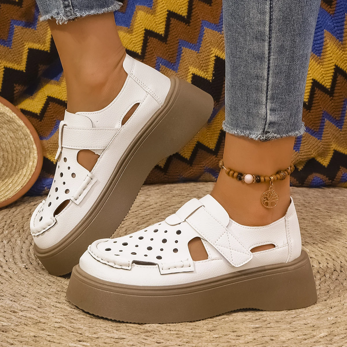 Women Hollow Out Retro Low Heel Sandals Thick Bottom Platform Shoes Women Summer 2025 Fashionable All-Match Slip-On Sandals