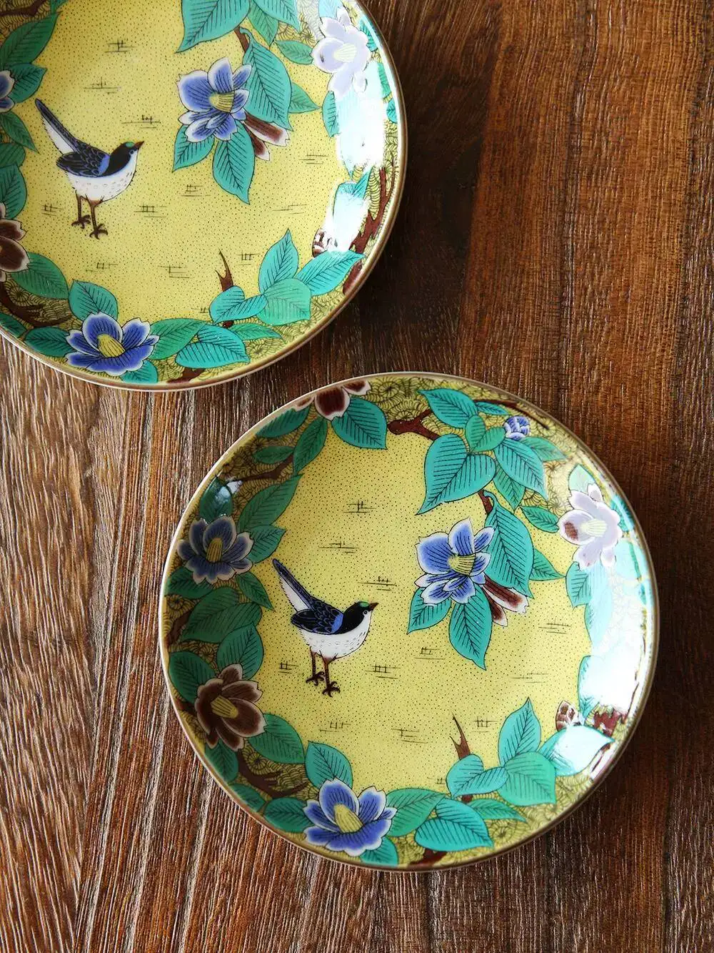 Single Piece Imported Kutani Ware Yoshidaya No Tsubaki Small Round Plate For Japanese Cuisine Dipping Sauce, Tea Snacks, And