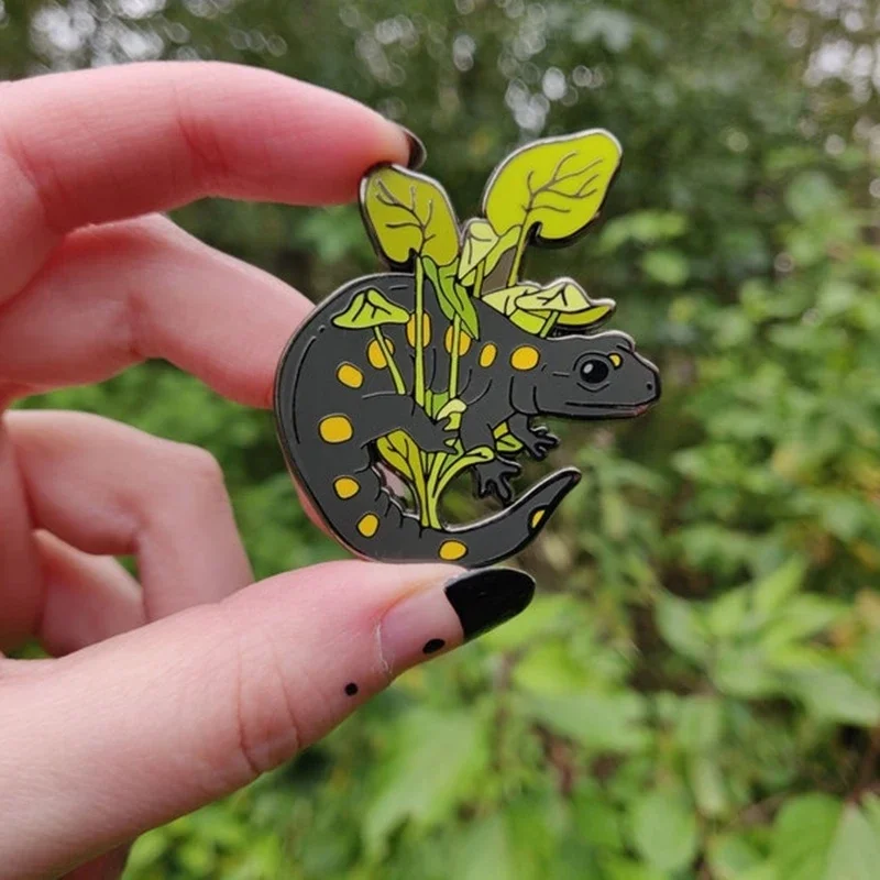Creative Spotted Salamander Enamel Pin Herpetoflora Metal Badge Animal Brooch for Jewelry Accessory