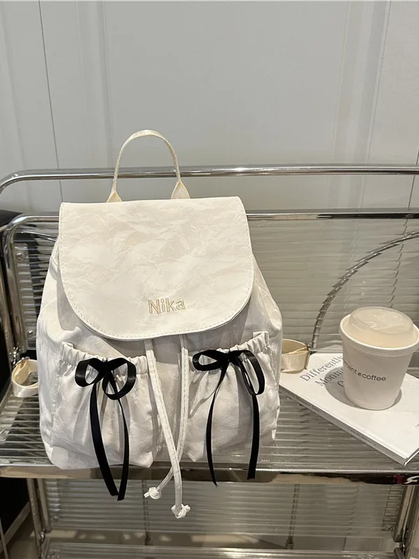 Mochila Feminina Casual de Lona com Laço Borboleta, Nova Coleção Verão 2026, Bolsa de Viagem Simples Estilo Commuter com Tamp...