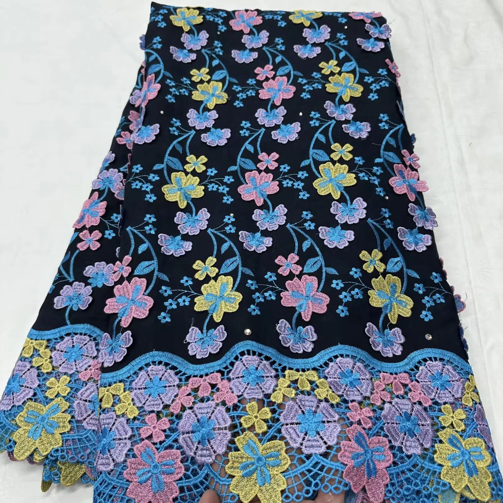 

Швейцарская кружевная ткань 2025 года, 3D вышивка, цветок с камнями, африканская, нигерийская, французская, для элитного свадебного платья невесты, шитье платья ​