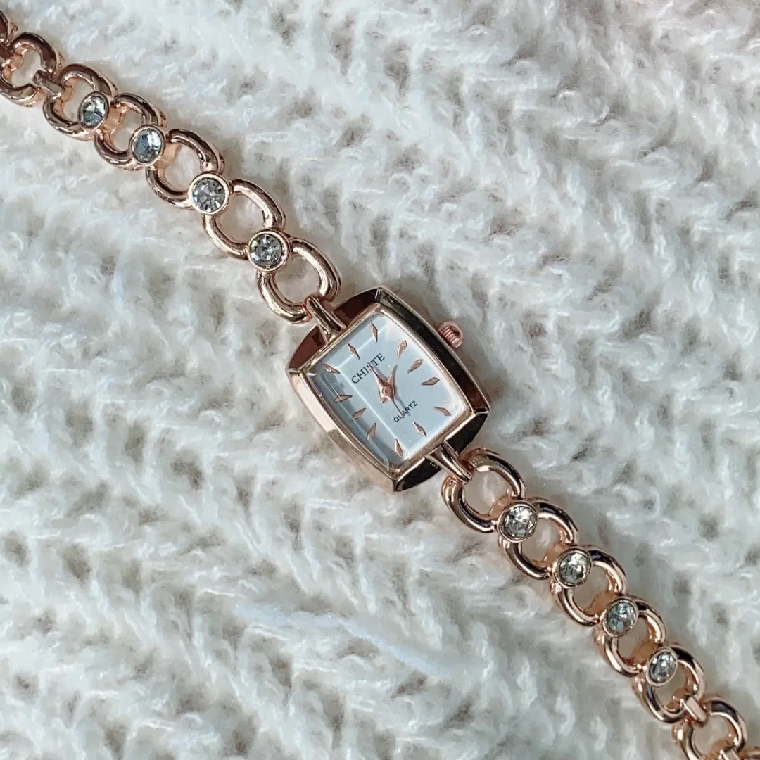 Women's Watch Hollow Ultra Thin Alloy Band Bracelet Square Small Dial Quartz Watch Elegant Girl Gold Watch Relogio Feminina