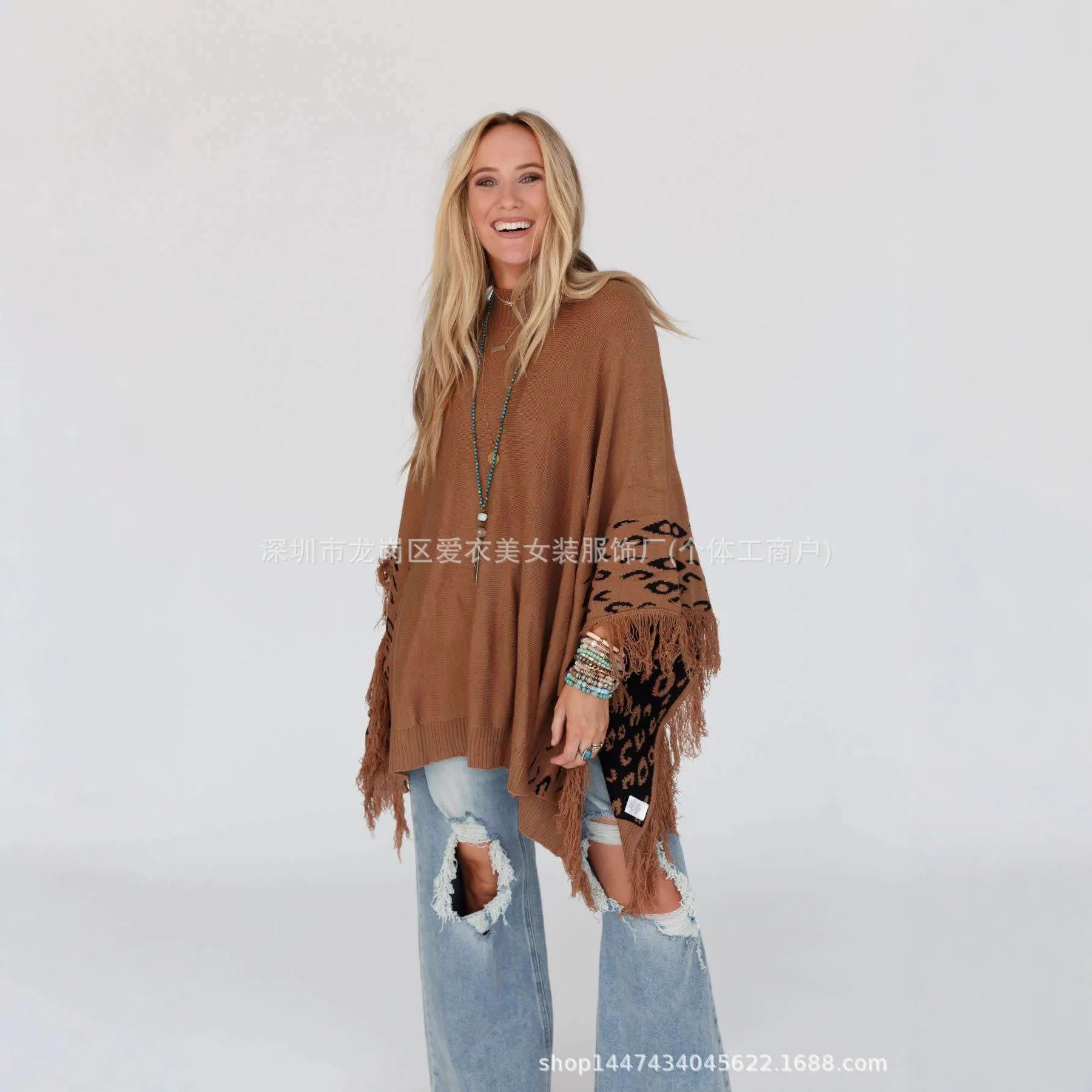 سترة جديدة لخريف وشتاء 2025 برقبة دائرية محبوكة فضفاضة متوسطة الطول باللون البني للنساء سترة ذات تصميم متعدد الاستخدامات