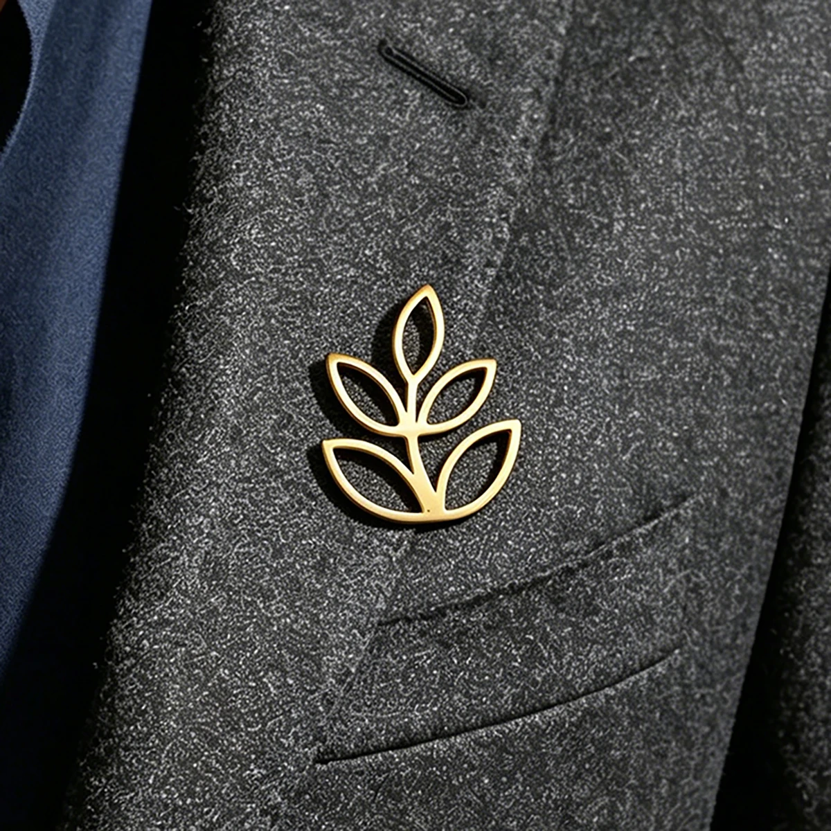 1PC Hollow Five‑Leaf Sprout Brooch Stainless Steel Men Women Suit Lapel Pin Badge Business Backpack Gifts Jewelry Accessories