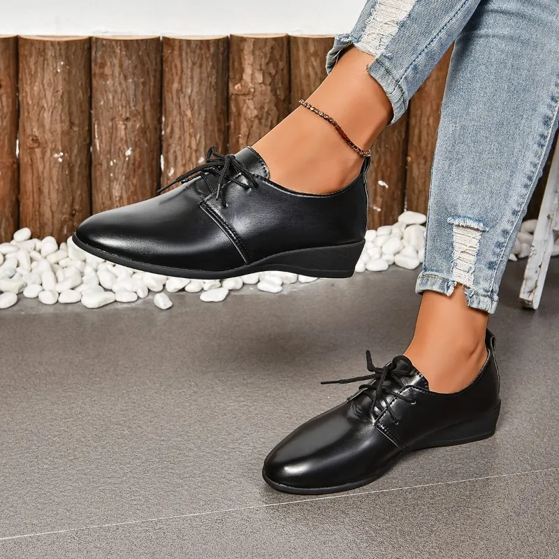 Chaussures en cuir à semelle souple pointue pour femmes, chaussures simples polyvalentes, style rétro britannique, printemps, été, automne, nouvel article, 2024