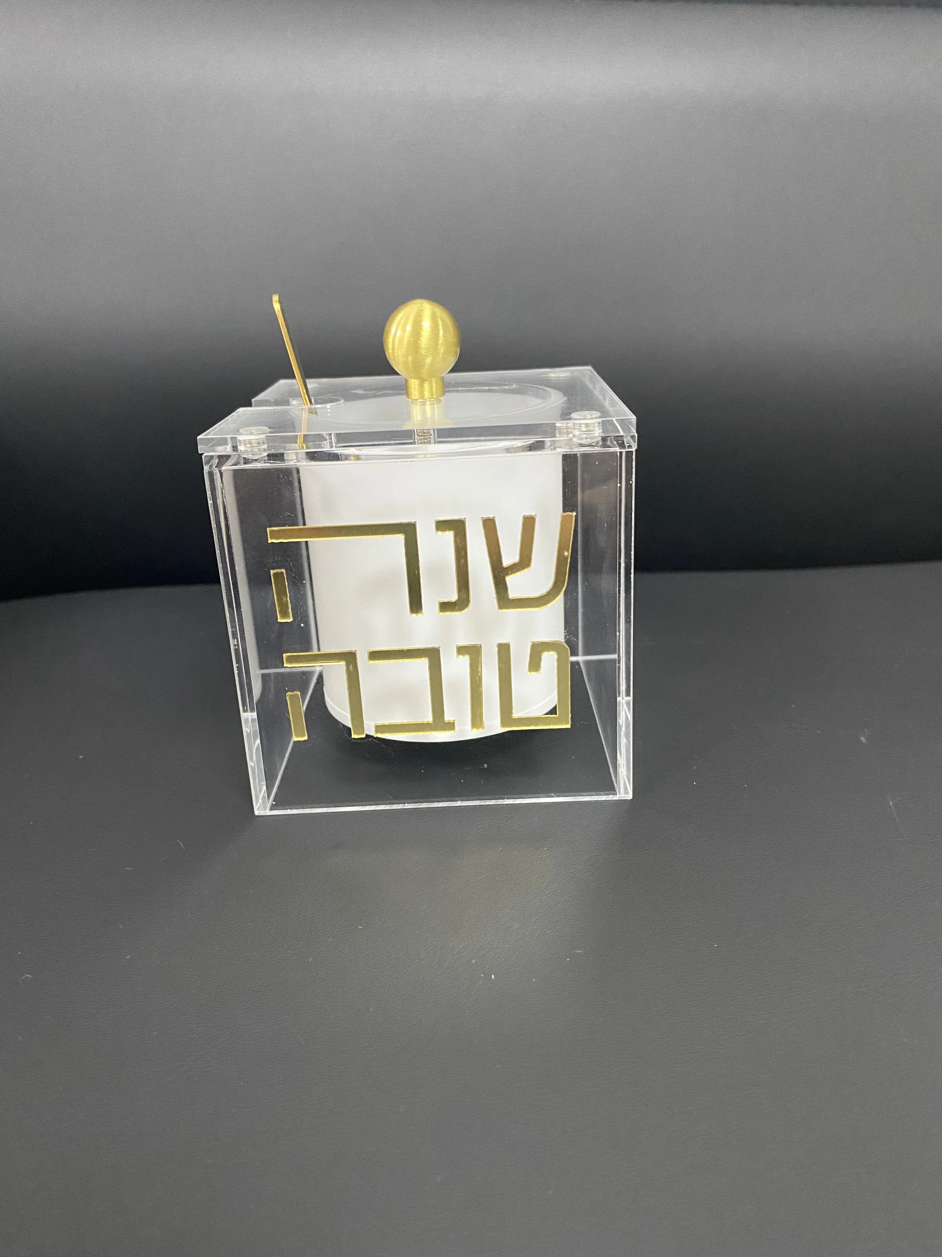 

Transparent Acrylic Judaica Honey Dish with Suspended Inner Tube Rosh Hashanah Gift Lucite Honey Jar Box with Golden Spoon