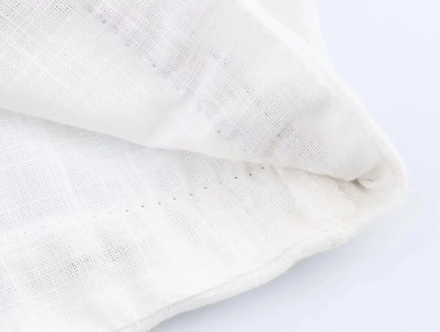 ฤดูร้อนหลวมเย็บปักถักร้อยดอกไม้เสื้อผู้หญิง V คอปุ่มเสื้อพร้อมกระเป๋า