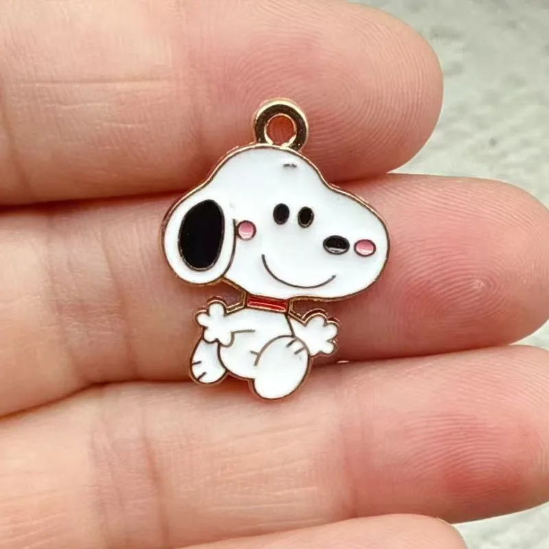 10 Stück Cartoon Snoopy Dekorationen Niedliche Legierungs-Anhänger Anime DIY Weihnachten Paar Kreative Mode Schmuck Accessoires Geschenk – Detail 10