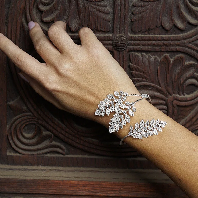 

Golden/Silver Color Shinning Crytsal Leaf Bracelets Hand Jewelry for Women Trendy Gift