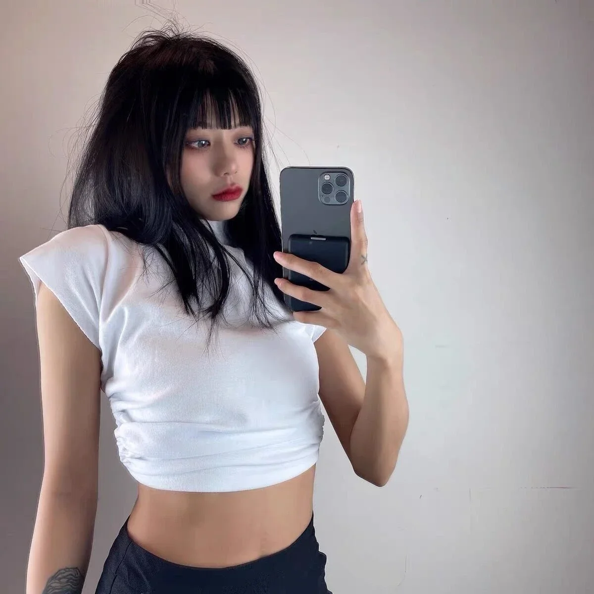 تيشيرتات صيفية هاراجوكو قصيرة الأكمام للنساء بأربطة وأكمام قصيرة تي شيرت أبيض مثير بدون ظهر تي شيرت كوري Y2k