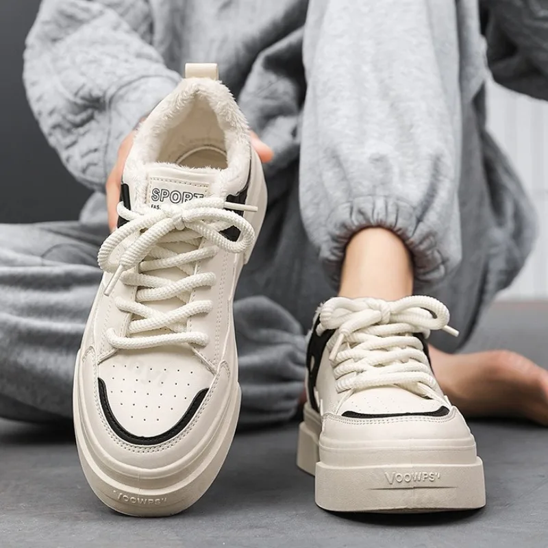 

2025 зимняя теплая плюшевая повседневная обувь с низким берцем на толстой подошве для мужчин, модные трендовые универсальные мягкие удобные кроссовки из массива хлопка