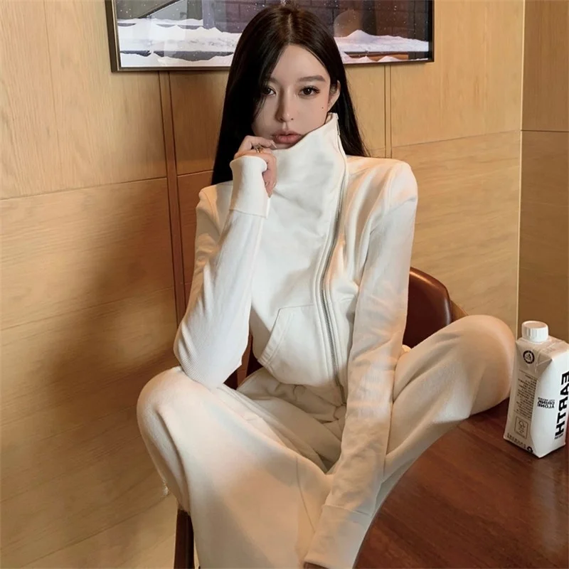 

Стильный повседневный свитшот для женщин: черная универсальная укороченная куртка с длинными рукавами, воротником-стойкой и разрезами, комфортная посадка