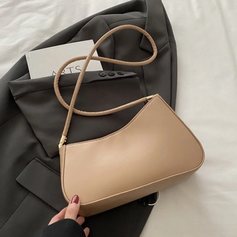 

Famous Designer Leather Women's Messenger Bag Luxury Brand Elegant Classic Chic Finish Vintage Commuter Bag​