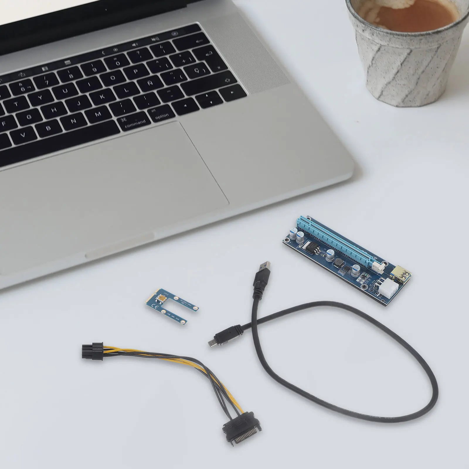 

Мини-внешний графический процессор для ноутбука повышает обработку. Портативная независимая видеокарта. Быстро рендеринг. Гладкая игровая док-станция.