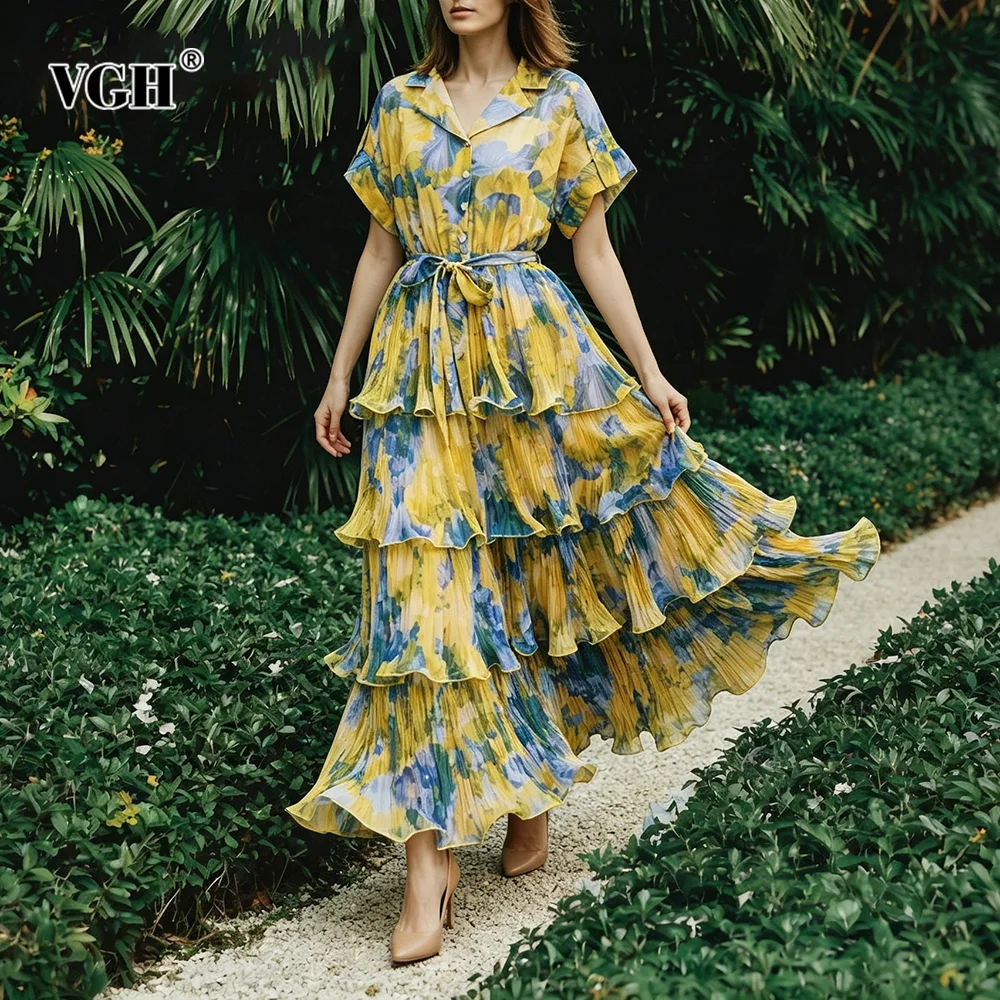 

Платье макси VGH Boho Parties с эффектом тай-дай, многоярусными оборками, отложным воротником, короткими рукавами, вставками и шнуровкой, приталенное, для пляжного отдыха