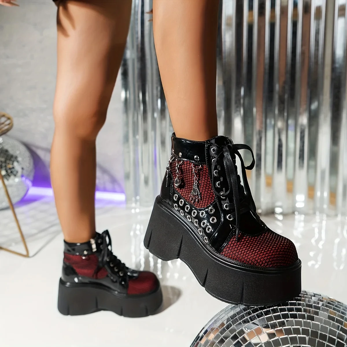 Botas hasta el tobillo con plataforma gótica Punk Y2K para mujer, cuñas con agujeros redondos y cadena a la moda, tacones altos, botas de Cosplay con parte inferior gruesa para mujer