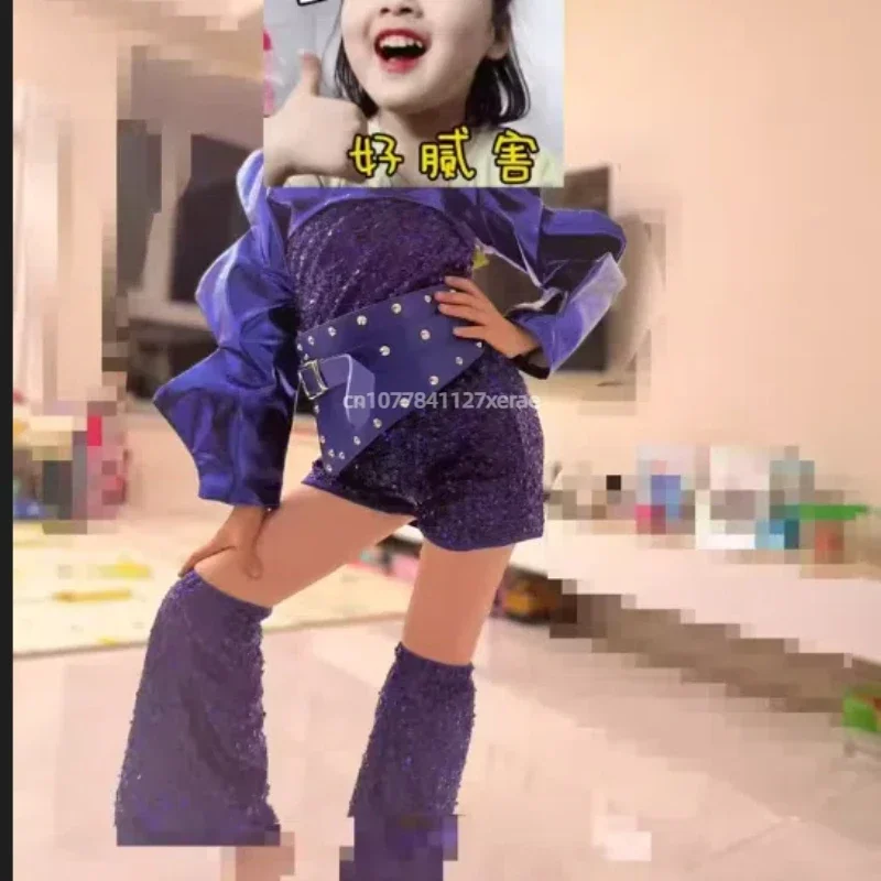 الفتيات أزياء الترتر شارع الرقص مجموعة الفتيات المدرج مرحلة الأداء الأزرق دعوى الأطفال رقص الجاز الترتر زي محب