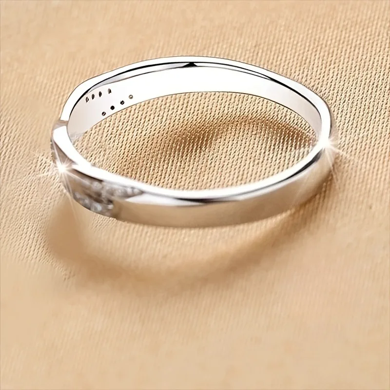 Minimalist Interwoven Twisted Stacking Ring  with Transparent Synthetic Zircon Suitable for Women's Simple Daily Wedding Rings