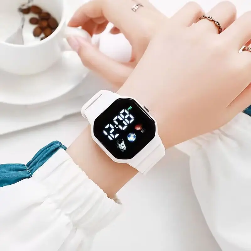 Crianças relógio esporte led relógios digitais spaceman pulseira de silicone à prova dwaterproof água relógio de pulso eletrônico para crianças meninos meninas presentes