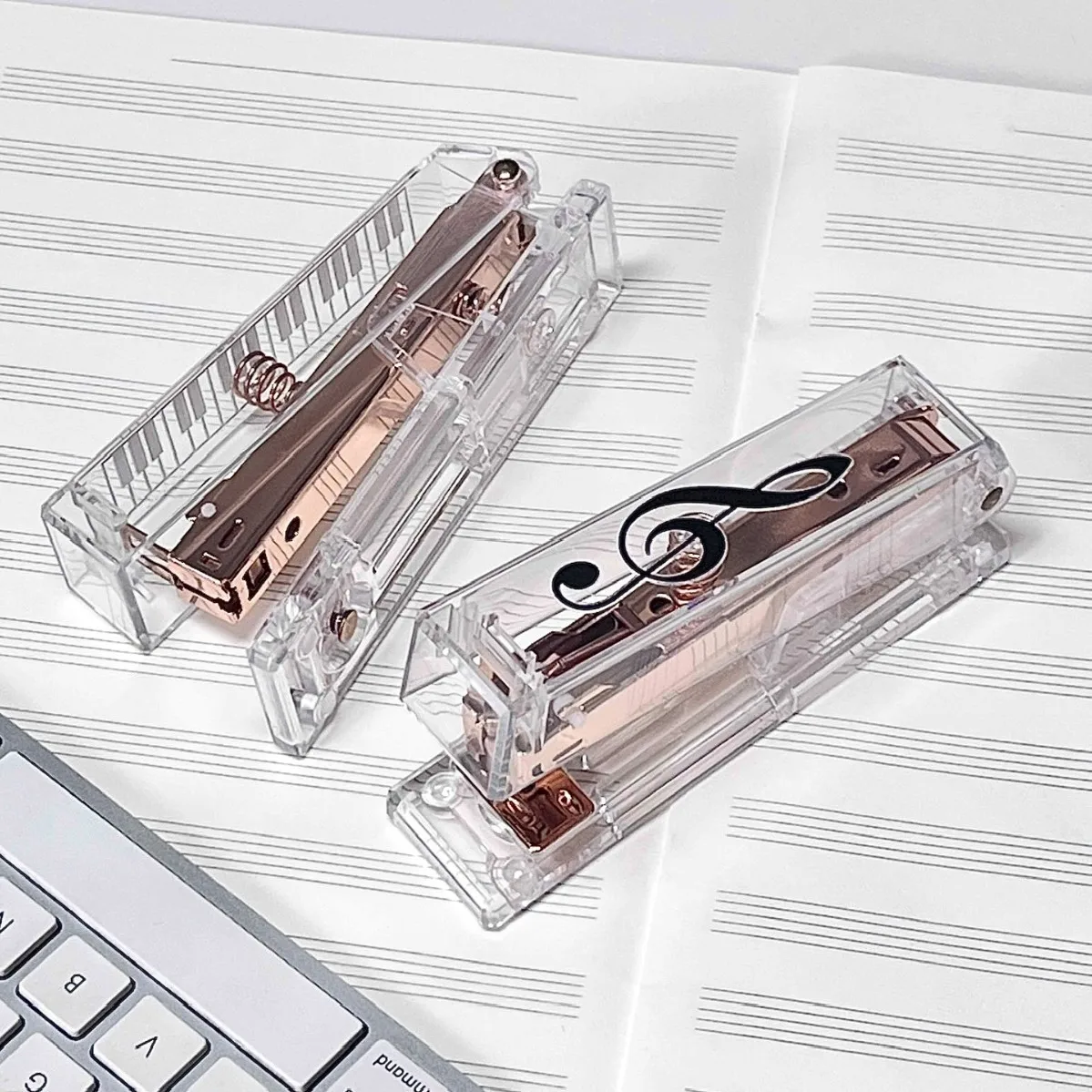 Serie di note musicali Cucitrice trasparente Addensata Ufficio di apprendimento Risparmio di manodopera Informazioni per studenti Cucitrice acrilica manuale