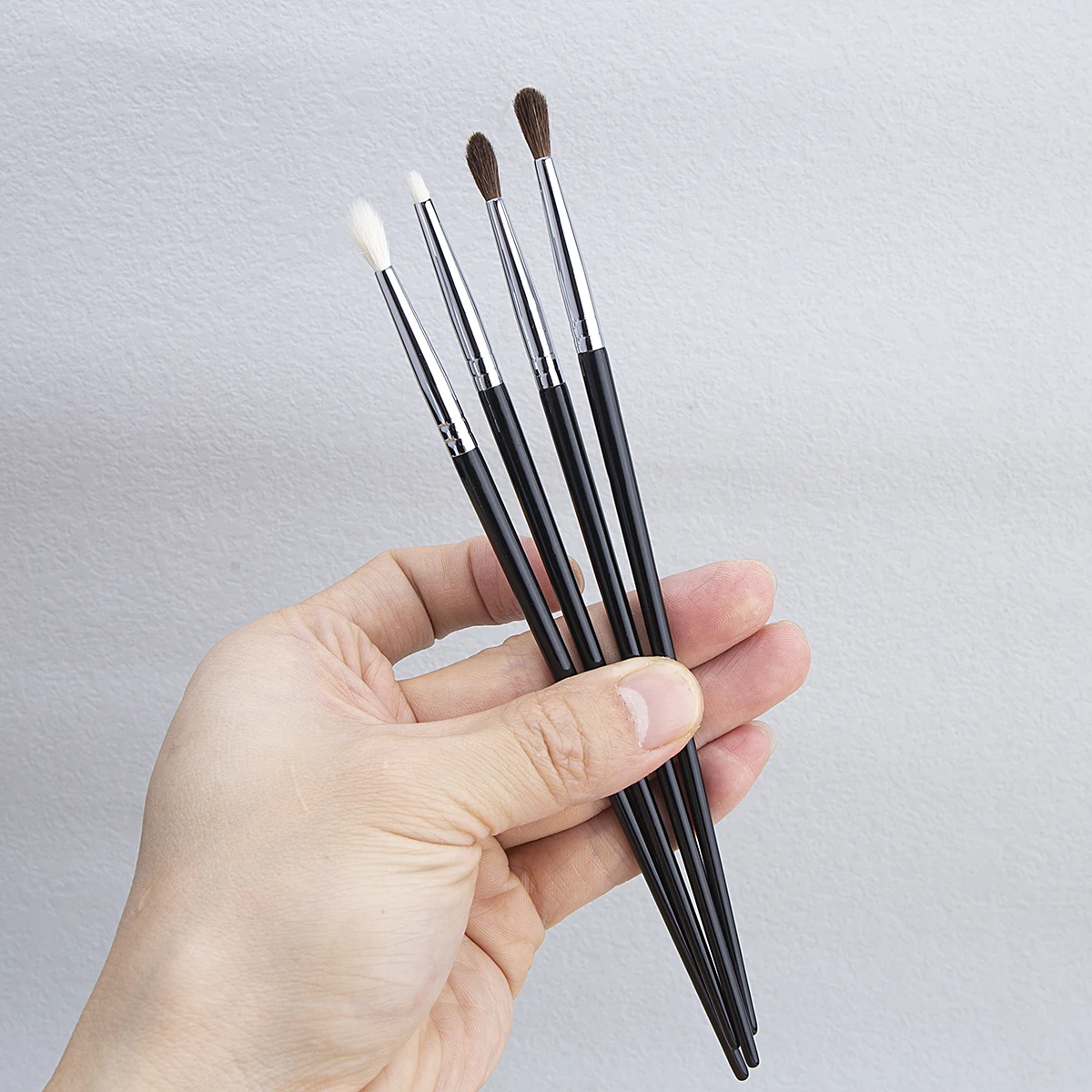 อายแชโดว์ที่แม่นยํา Smudge Smoky Liner แปรงแต่งหน้าผมแพะธรรมชาติ Pointed Crease Brush แปรงอายแชโดว์รายละเอียดเรียว