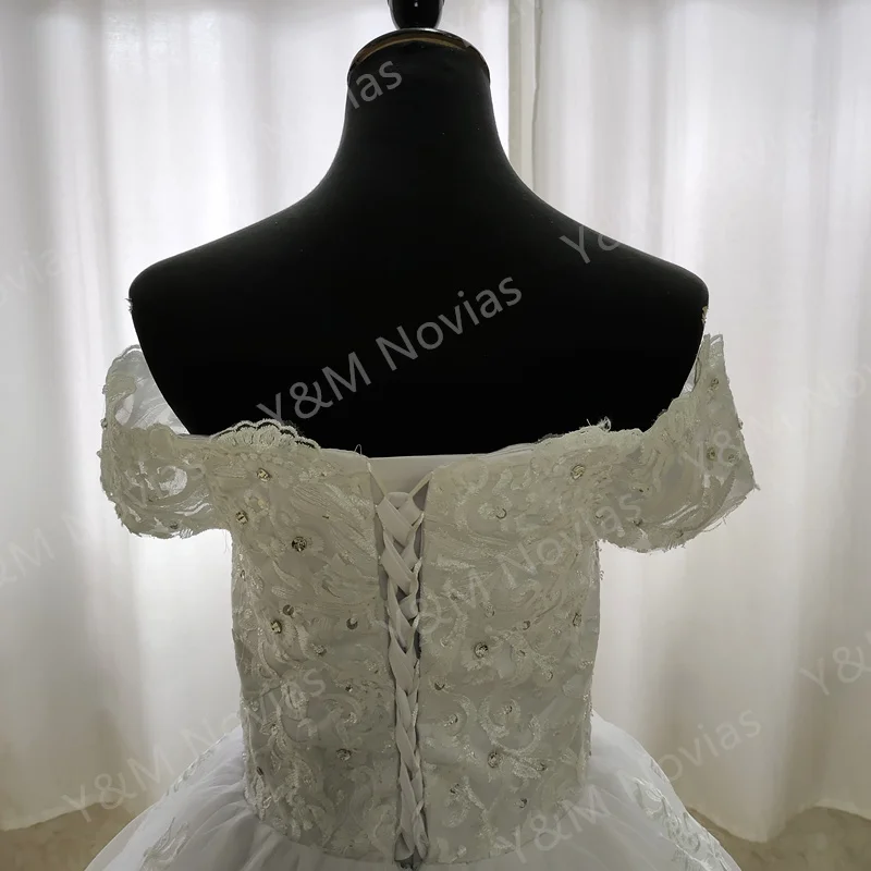 Y & m Novias جديد قبالة الكتف Vestido De Noiva الأبيض العاجي حجم كبير فساتين الزفاف الفاخرة الدانتيل الكريستال حافة للعرائس الثياب