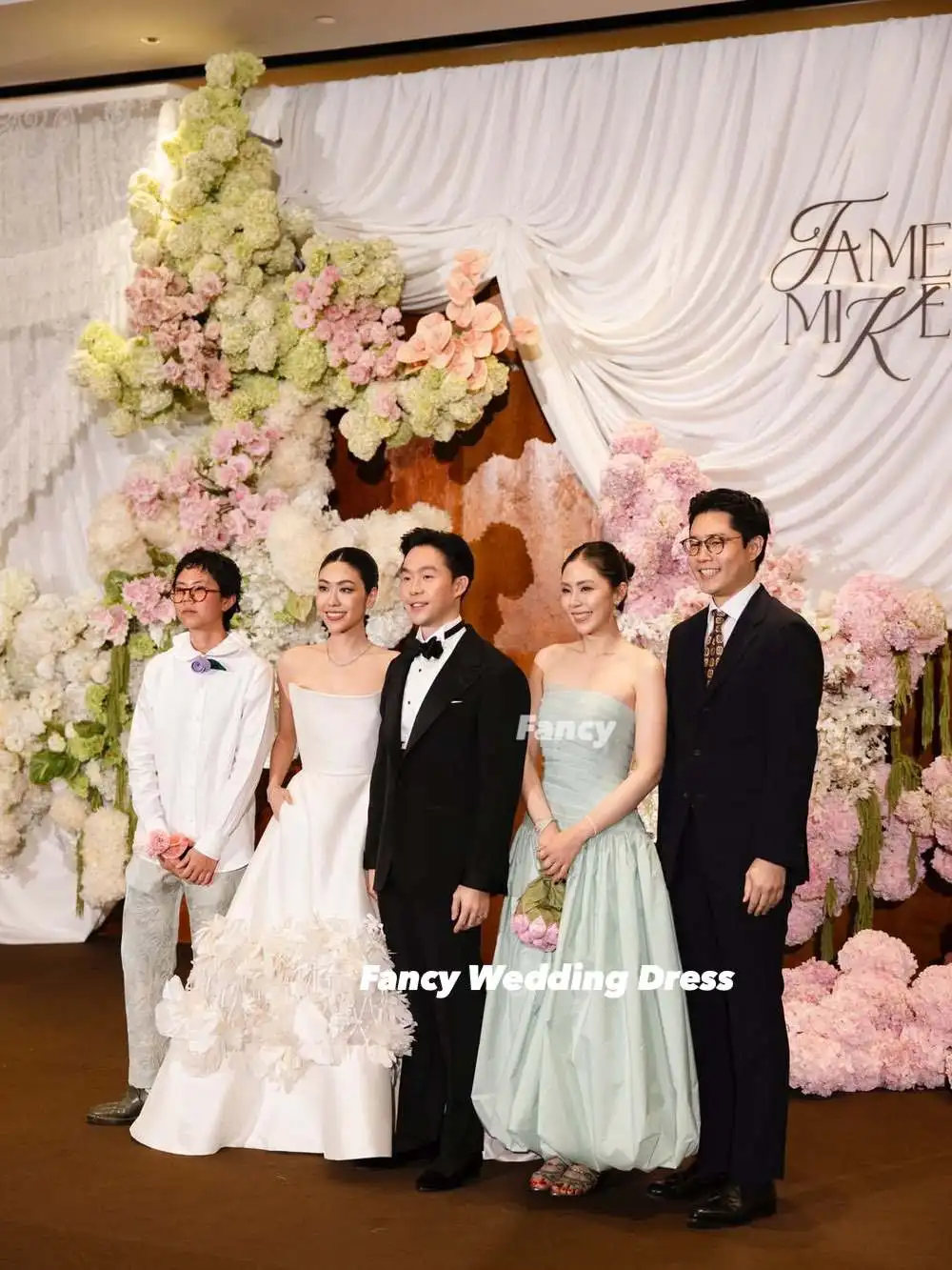 Fancy Elegant Off Shoulder Wedding Dress Korea Photo Shoot Long Sleeve Pleats Bridal Gown Floor Length Customzied
