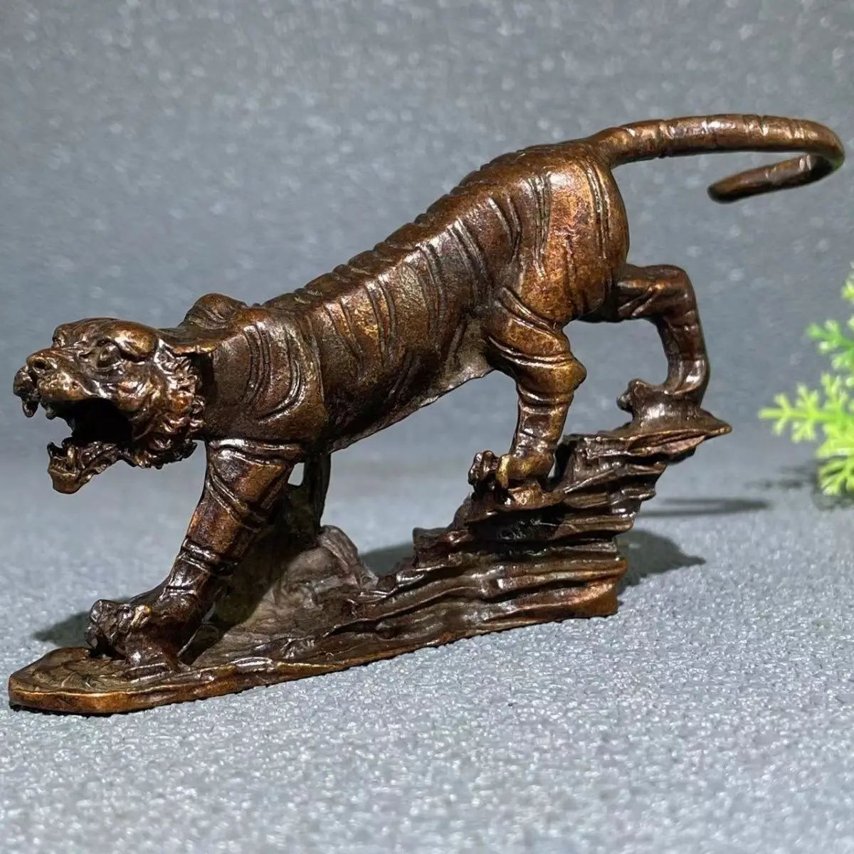 Retro descend the mountain Tiger Ornament Decoration Tea Pet Figurines Desk Decor Accessories