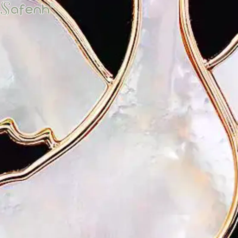 1PCS Fashion Jewelry  Cute Goose Shaped Brooch Natural Mother Of Pearl Inlay Gold Plated Trim For Jackets Scarves Daily Wear
