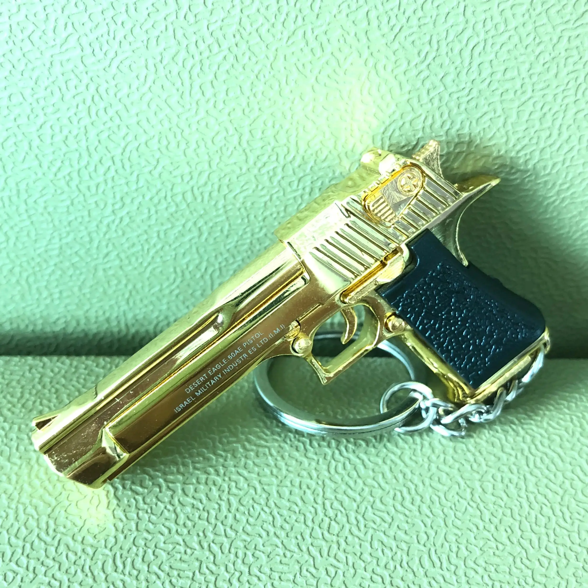 Mini Legering 1:4 Desert Eagle Pistool Model Sleutelhanger Speelgoed Pistool Wapen Model Metalen Sleutelhanger Voor Volwassen Kinderen Kerstcadeau