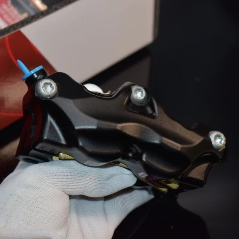 Motorcycle 484 Large Radiation Brake Caliper with 100MM Mounting Spacing Aluminum Alloy Piston Suitable for Front Wheel Braking - Image 3