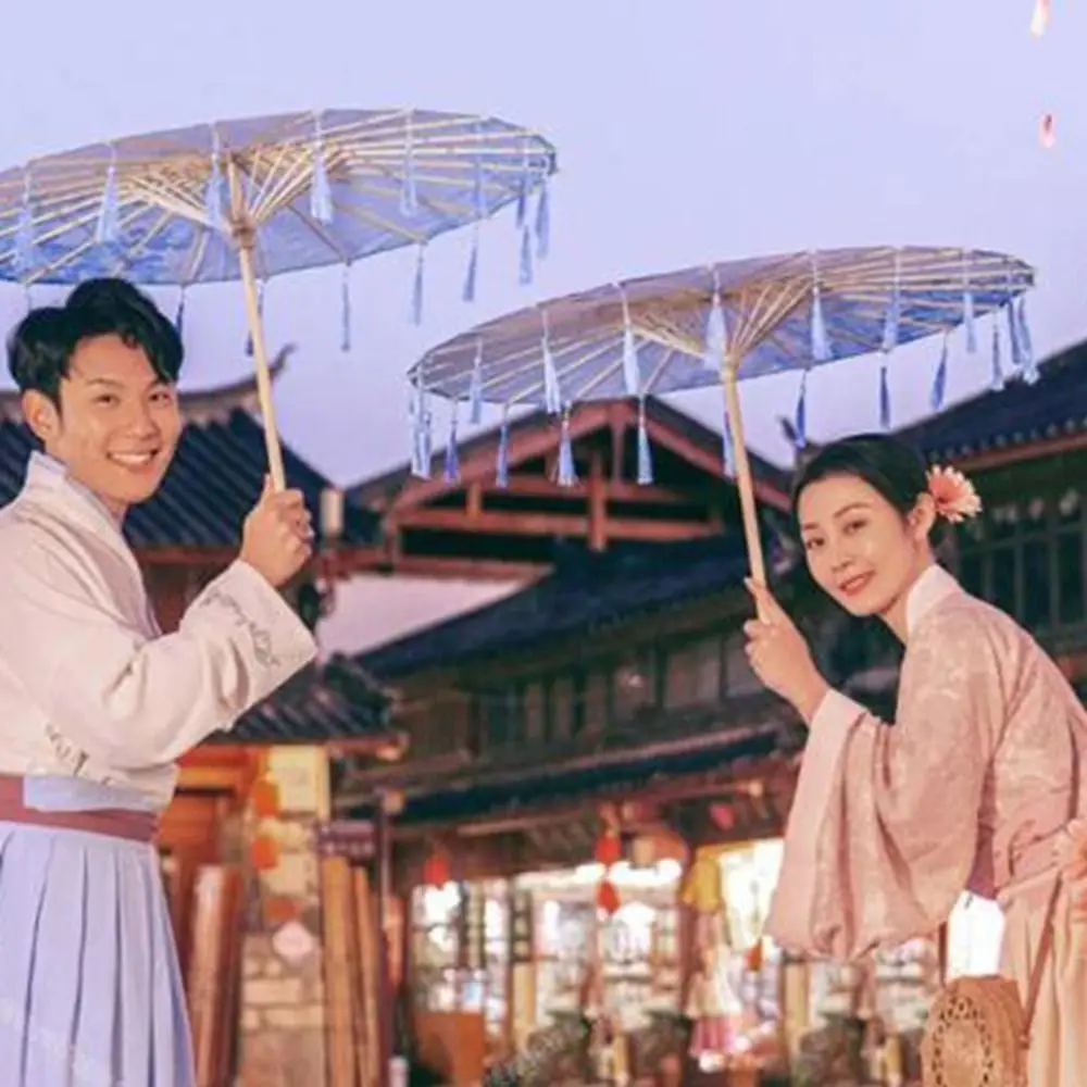 Ombrello con nappa in tessuto di seta da 70 cm Ombrello in carta a olio classica antipioggia in stile cinese Ombrello da danza antica portatile decorativo