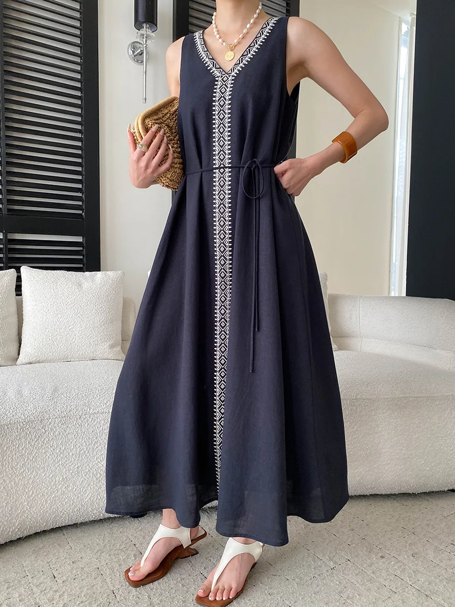 Frühlings- und Sommerkleid für Damen, lässig, einfarbig, V-Ausschnitt, Bohemian-Stil, bestickter Bund, ärmellos – Detail 7