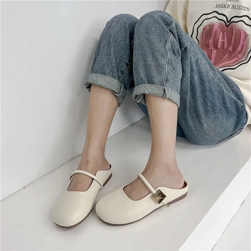 2024 New Women Casual Slippers Summer Fashion Versatile Retro Slip on Flats Bottom Anti Slip Soft Bottom Mules Woman Sandals