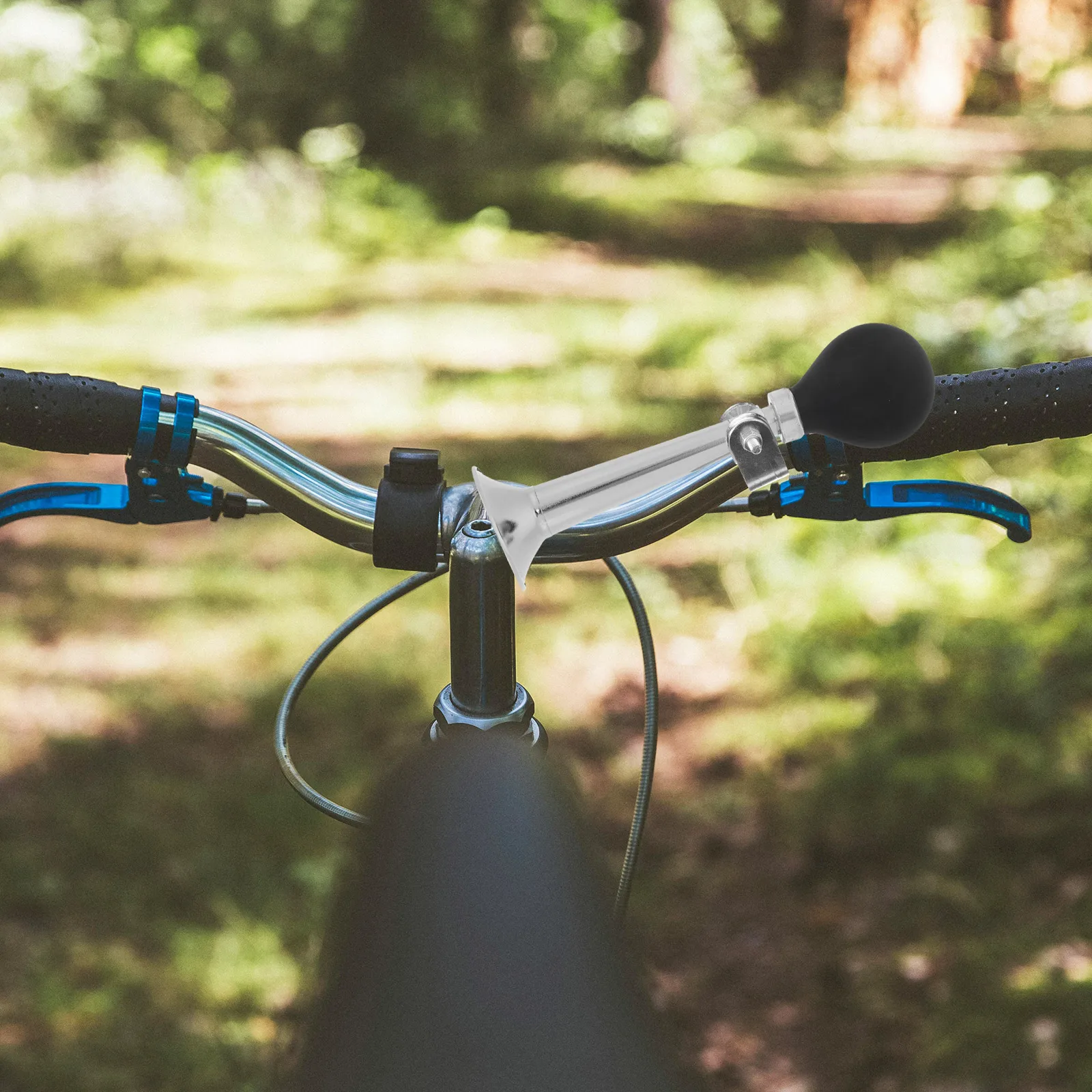 

Air Horn for Bikes Loud Bicycle Horn Universal Mounting on Bike Handlebar for Adult Riding Safety Compact Design Warning Signal