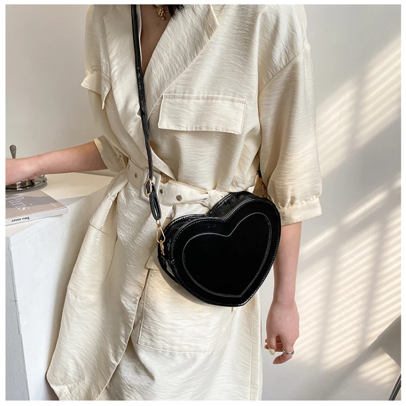 2023 New Crossbody Bags Purses Cute Peach Heart Trendy Fashion Simple Western Style Popular Bags for Women