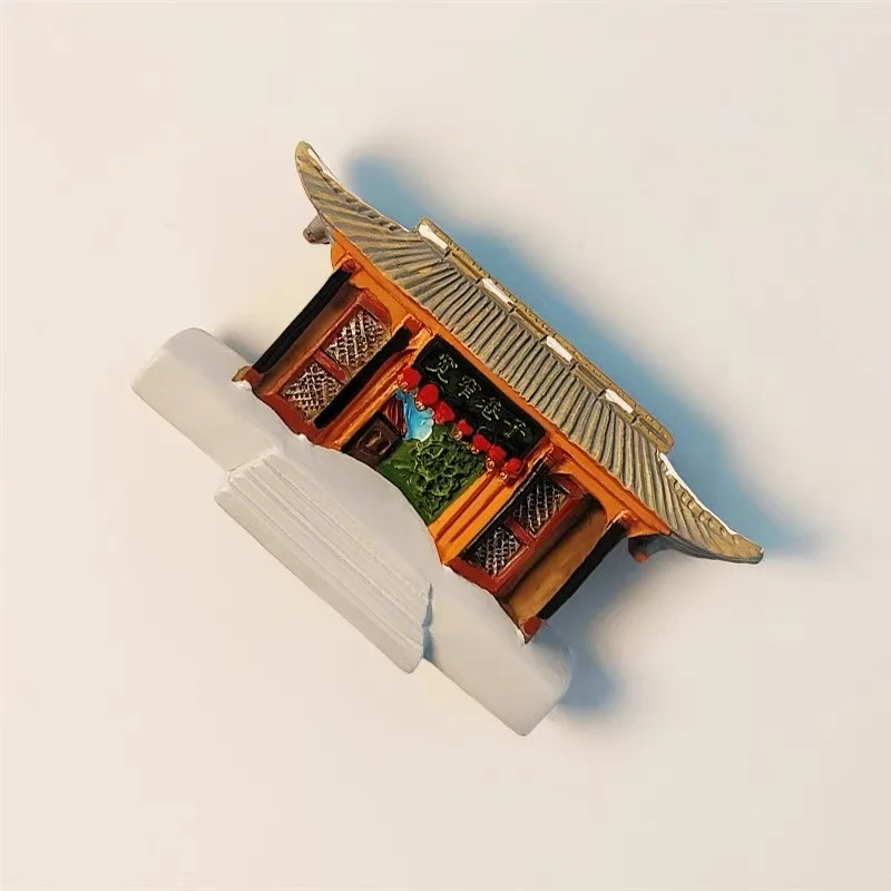 Туристические сувениры Юаньчжуйского аллия, достопримечательностей Чэнду, Сычуаней, Китай, с трехмерным окрашенным архитектурным декором.