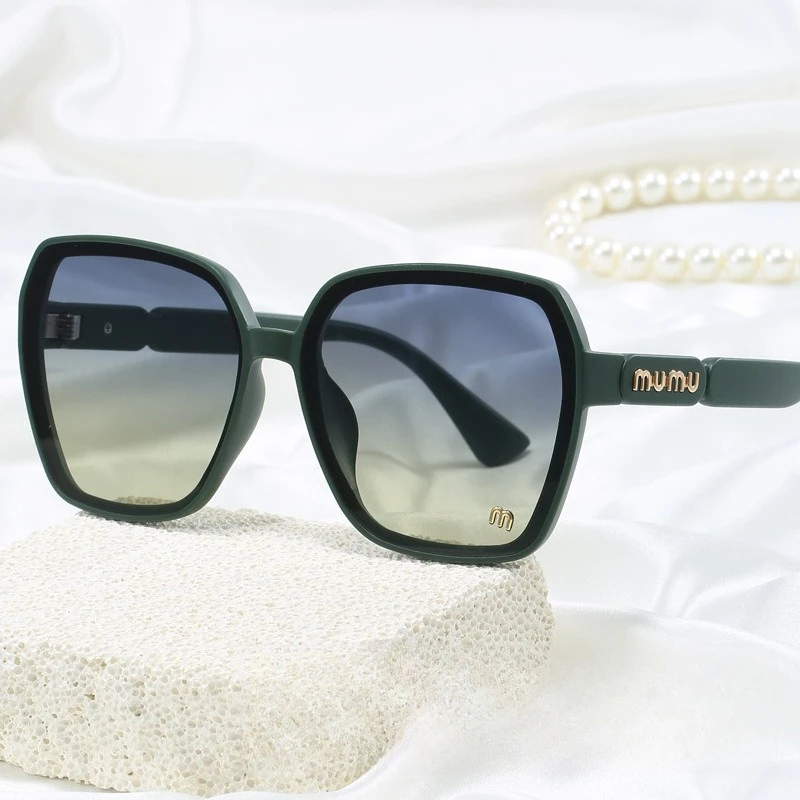 

​​2025 Oversized Sunglasses Women, Retro Luxury Lightweight Frame UV400 Protection Face Slimming Fashion Eyewear​​