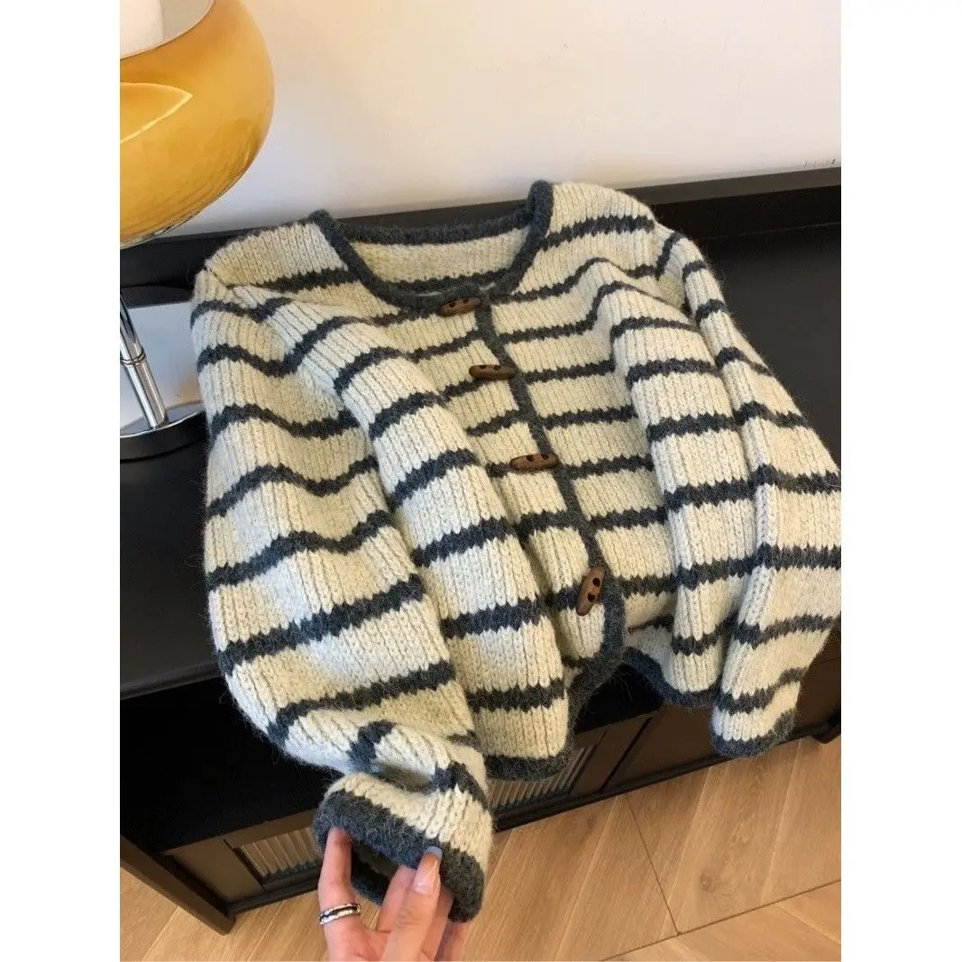 

Retro Striped Knit Coat Women's Autumn and Winter and Lazy Horn Buckle V-neck Loose Short Sweater Cardigan