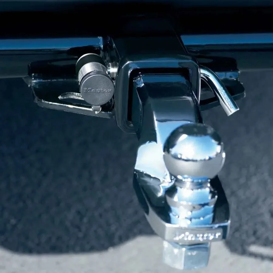 وصلة استقبال برأس دوار 1/2 بوصة (13 مم) و5/8 بوصة (16 مم) - 360 درجة °   حامل كروي محوري لسهولة ربط وسحب المقطورة.