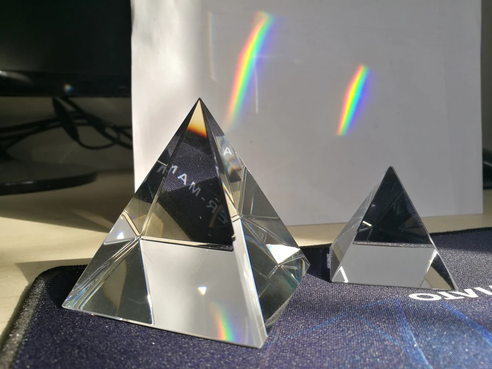 

Optical Glass Four Sides Pyramid Prism Optik Kristall Pyramide Experiment Rainbow Principle Research Prisma Decoration Prisms