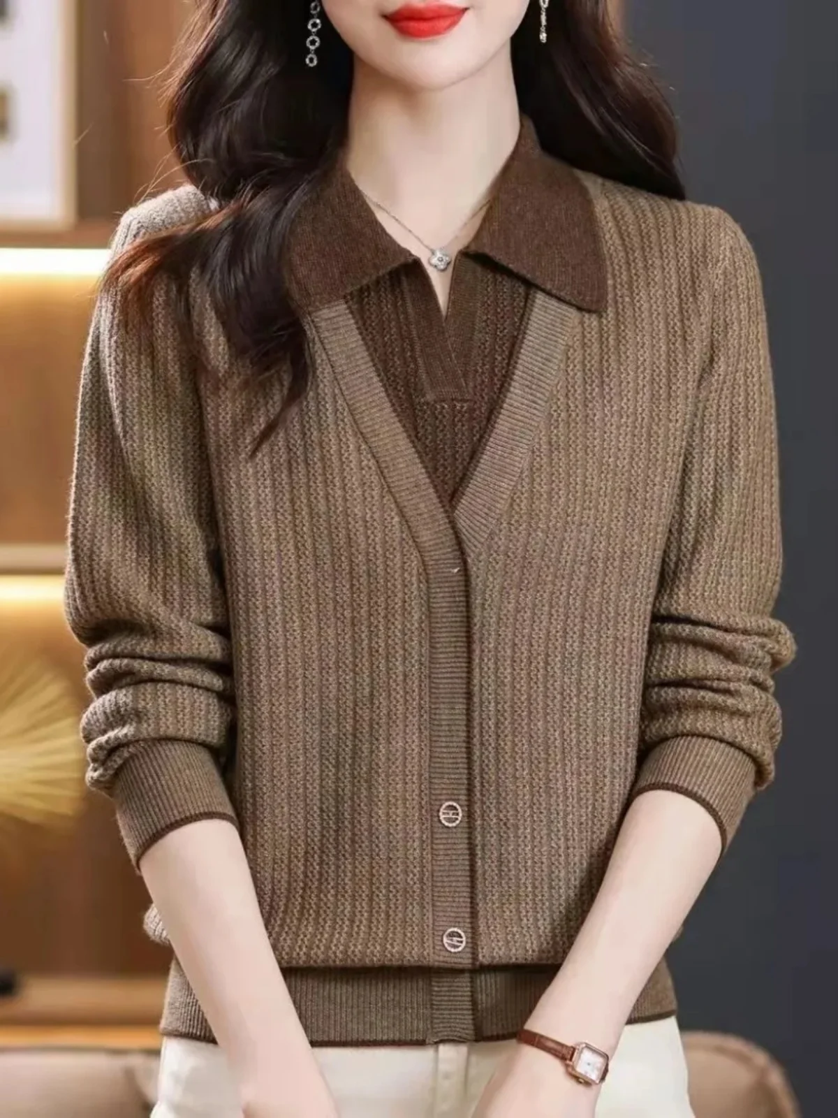 

Осень-зима, новинка 2025 года, женский вязаный свитер с воротником, свободный базовый слой, модная верхняя одежда, искусственная двухсекционная теплая одежда