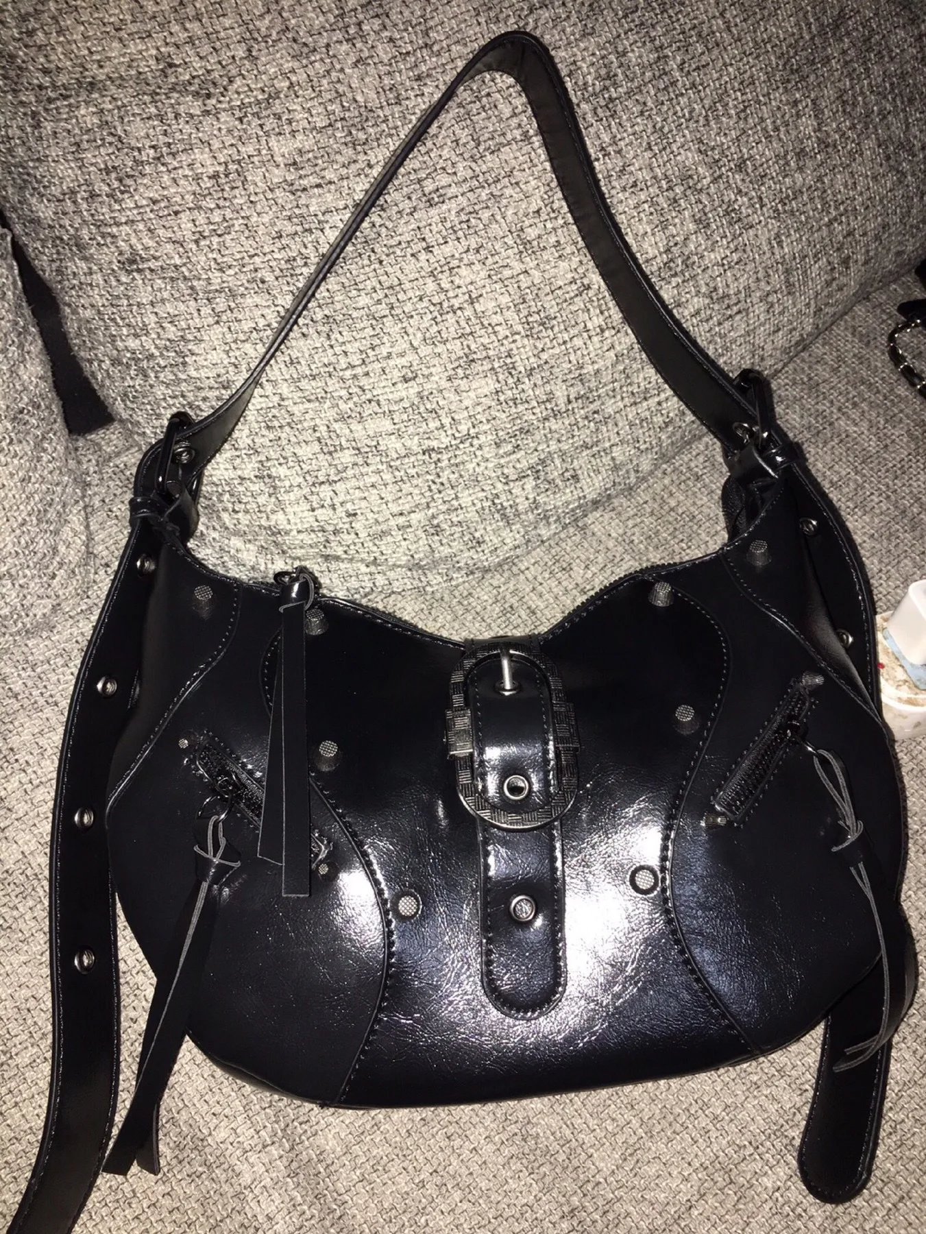 

Лучшая мода Крутая панк-сумка с заклепками Тяжелая промышленность Ретро-сумка Сумки 2026 НОВАЯ модная уникальная дизайнерская сумка-тоут Женские сумки Сумка на плечо