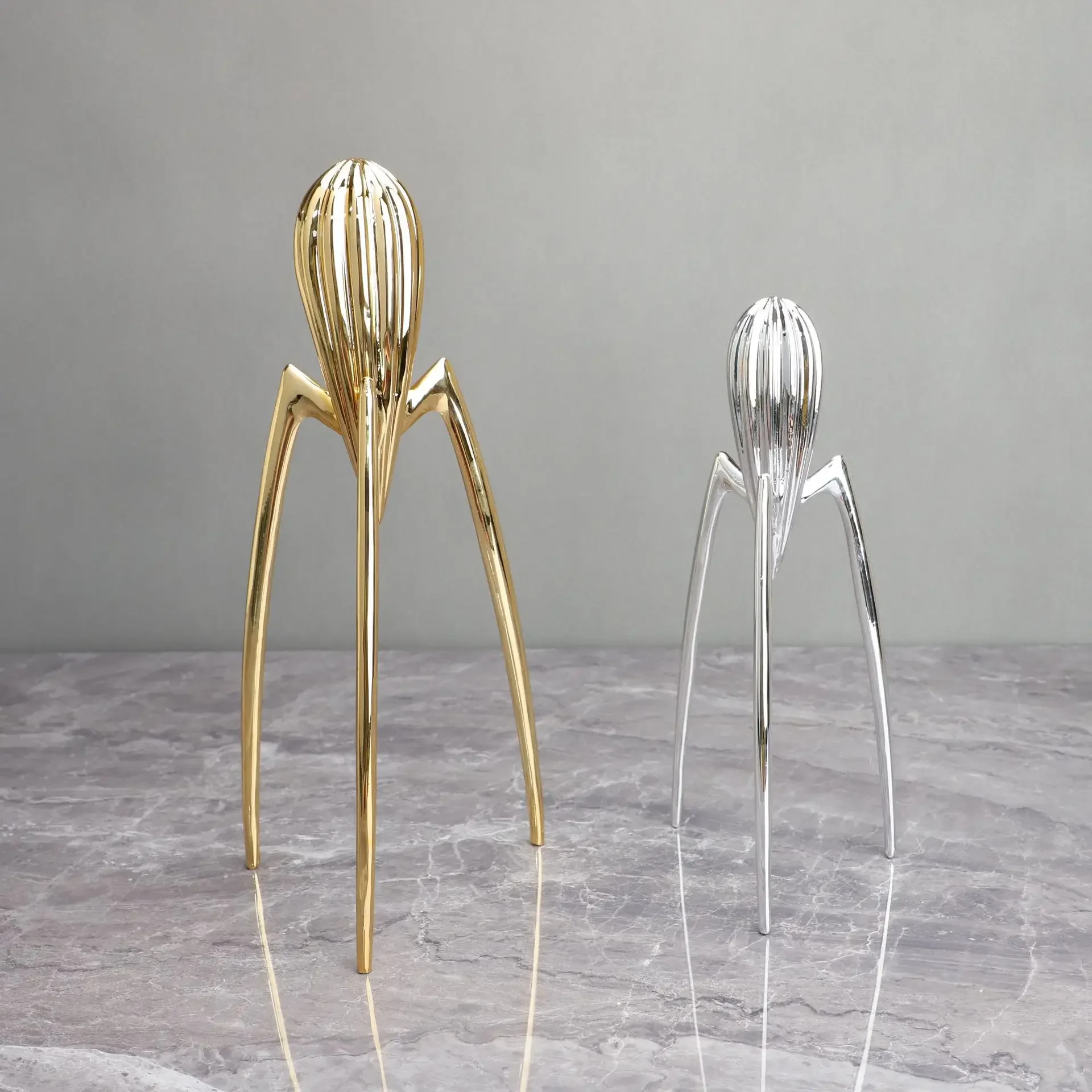 Artesanía de Metal, araña de pulpo dorado, araña de patas largas, escultura de Animal abstracto, figuritas decorativas, decoración del hogar